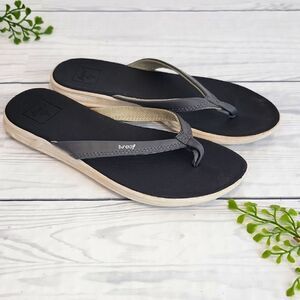 Reef Women's Black Flip Flops Size S